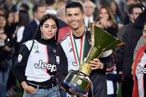 Crisitano and his girlfriend Georgina with the scudetto